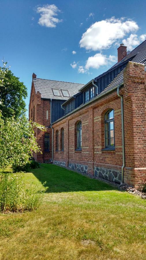 Gutshaus Altbauhof Apartment Dargun Exterior photo