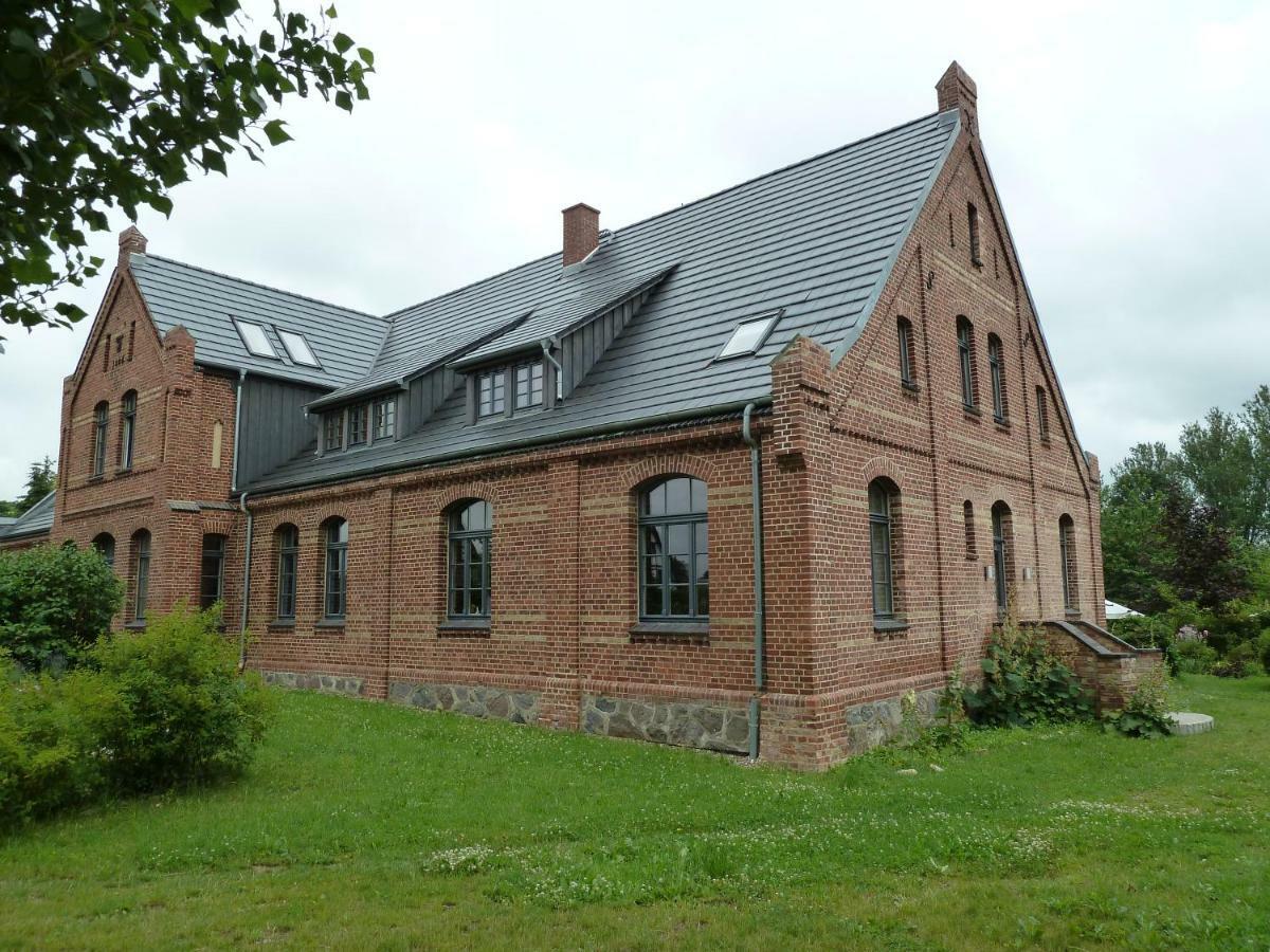 Gutshaus Altbauhof Apartment Dargun Exterior photo
